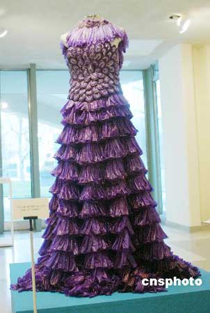 condom_wedding_gown.jpg