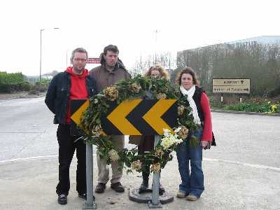 Peace activists lay wreath of thorns and flowers at Shannon warport