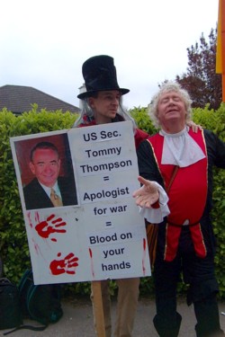 Fintan Lane (Anti-War Ireland & Cork Anti-War Campaign) chats with Pat "The Picket" Allen (single immovable protester)