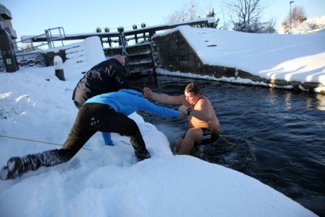 CABHAIR swimmers during the big freeze , December 2010.