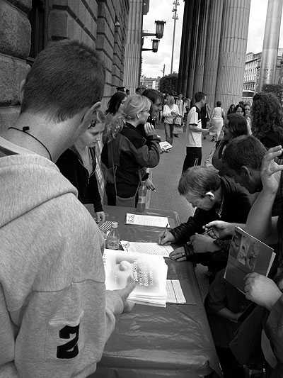 At the GPO: 'Pro-Lifers' Petition to *keep* Abortion Illegal