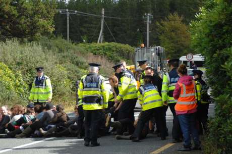 Garda using pressure points forcing people to release themselves