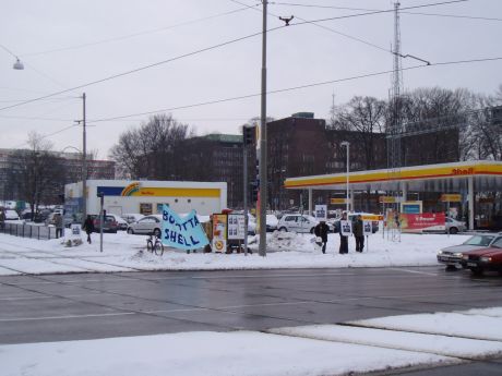 Facing the Dual Carriageway and the tram tracks