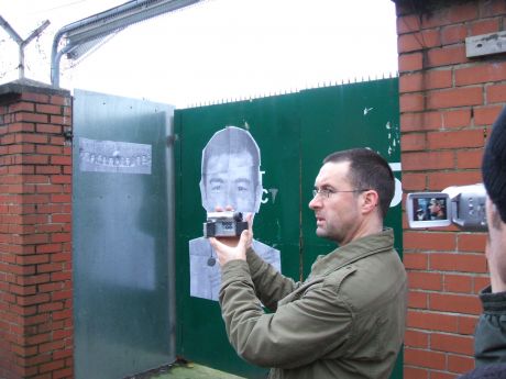 Watching you watching me watching him, Stephen and Jim in front of Asel Asleh's portrait