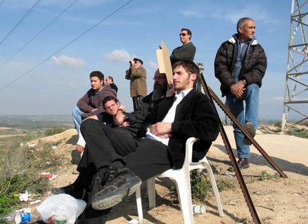 Avi Pilchick and fellow snuff movie aficionados enjoying the schadenfreuden