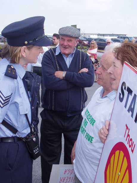 A winsome Ban Gardai convivially chatting to Donncha.