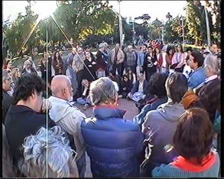 Community meeting in Buenos Aires after economic collapse