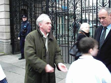 Tony Gregory TD meets people from the campaigns