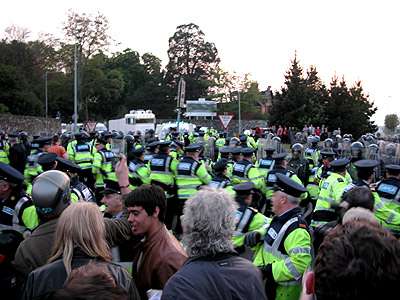 quick retreat by Garda, Riot Troops to the front line of battle