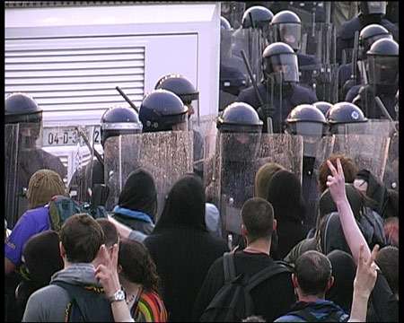 Riot police Advance, crowd remains defiant