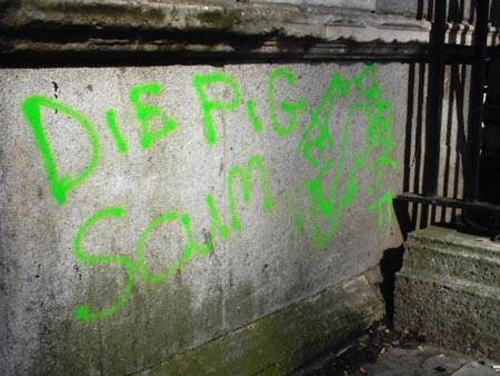 'die pig scum' on Loop Line bridge pillar