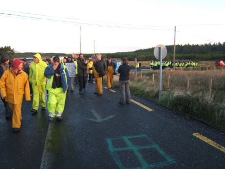 Protesters regroup and walk down towards the Bellanaboy Bridge.