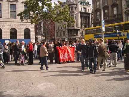 crowds begin to gather