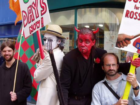 "67 Days Now" : From Lto R, Socialist Party, Shane. buskers, Kieran and Colm with Fran Tobin, the Chicago activist who's heading back home today after putting the awe on all of us the past few months with his powerful unstinting support.