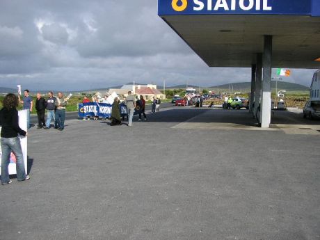 Picket of Statoil station in Belmullet