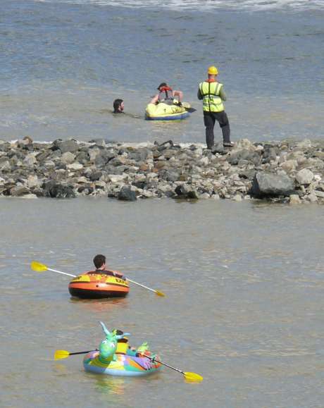 S2S boats and swimmer give Shell insecurity man the run-around!