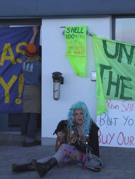 Music outside Shell's HQ